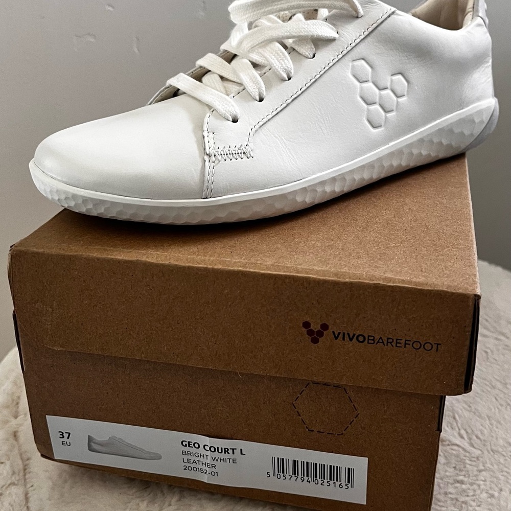 Brand new comfortable sneaker